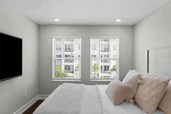 Building Photo - 5351 Bridge St