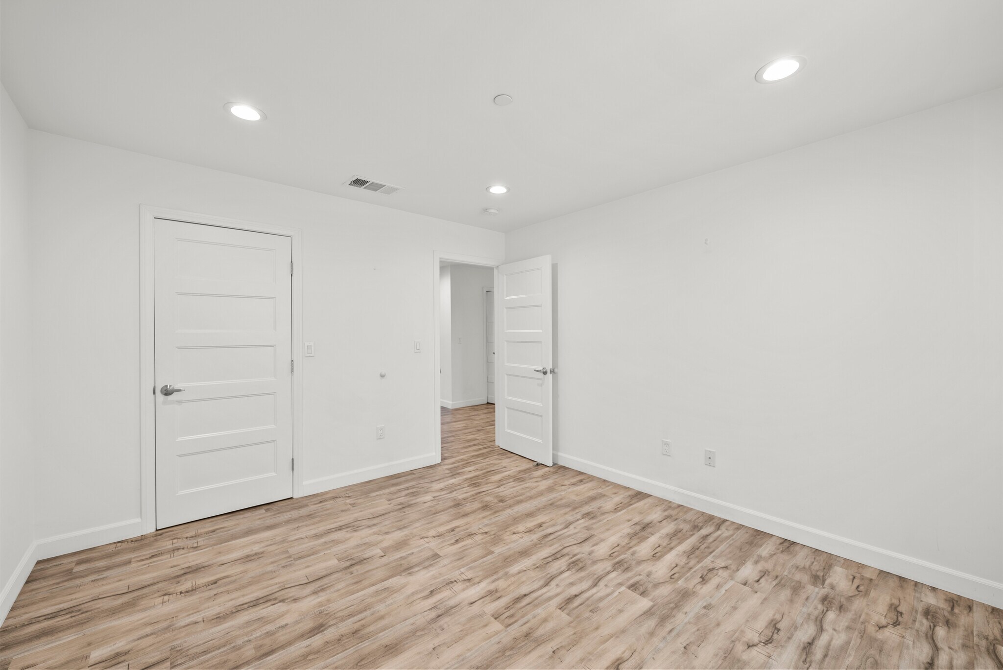 Building Photo - 9104 Burnet Ave