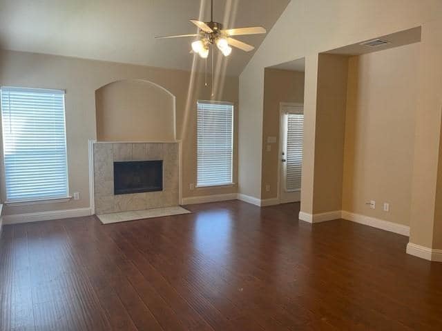 Building Photo - 10253 Lakeview Dr
