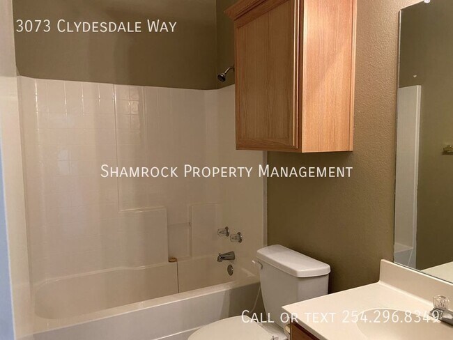 Building Photo - Surrey Ridge Duplex in Midway ISD!
