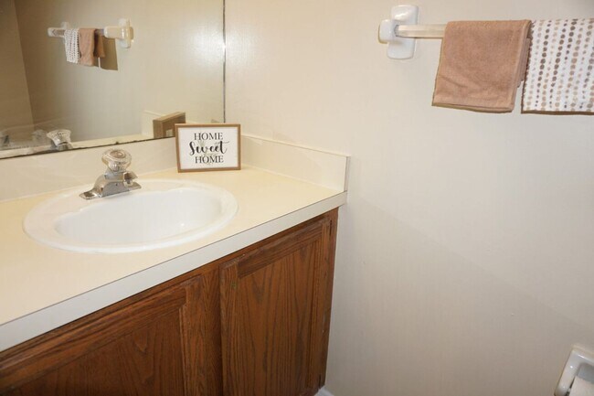 Building Photo - 3/2.5 Townhome on Westside