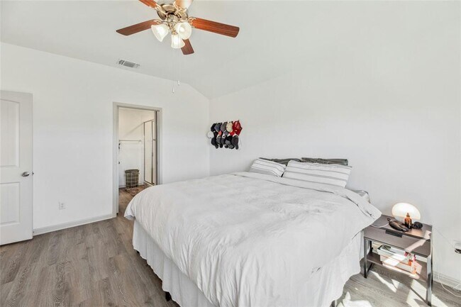 Building Photo - 241 Sweetwater Crk Ln