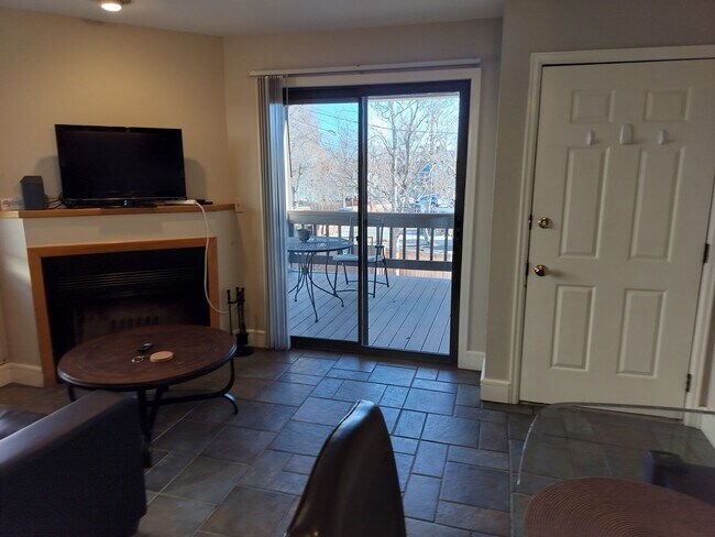 Building Photo - Immediate Move In special- Furnished/Pet friendly/ One bedroom Condo, short term lease of 30 days...