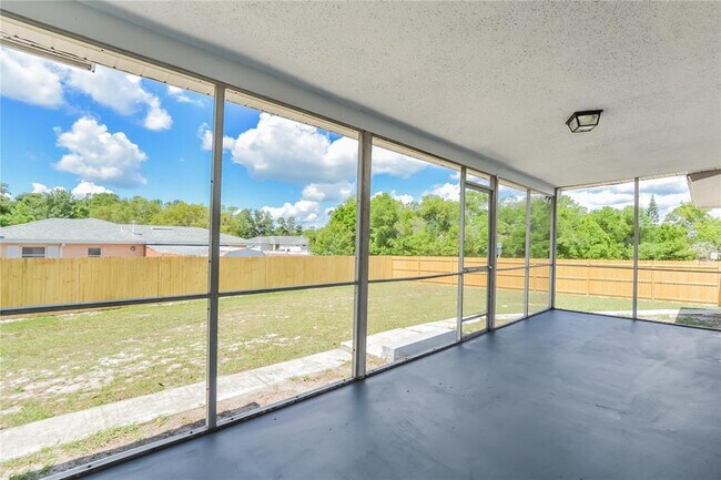 Building Photo - 2801 Fern Ln
