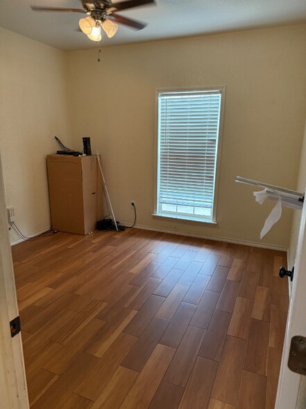 Building Photo - 6 Sunflower Cir