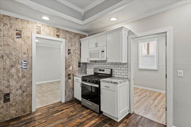 Building Photo - 1622 N Rural St