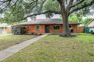 Building Photo - 702 S Waterview Dr
