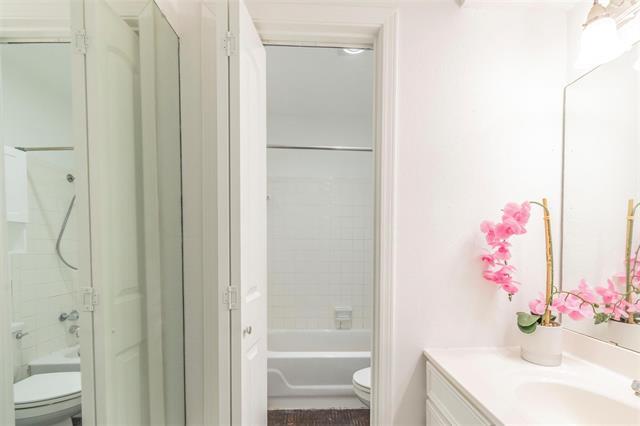Building Photo - 10558 High Hollows Dr