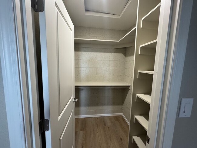 Building Photo - Brand New Unit in La Crescenta