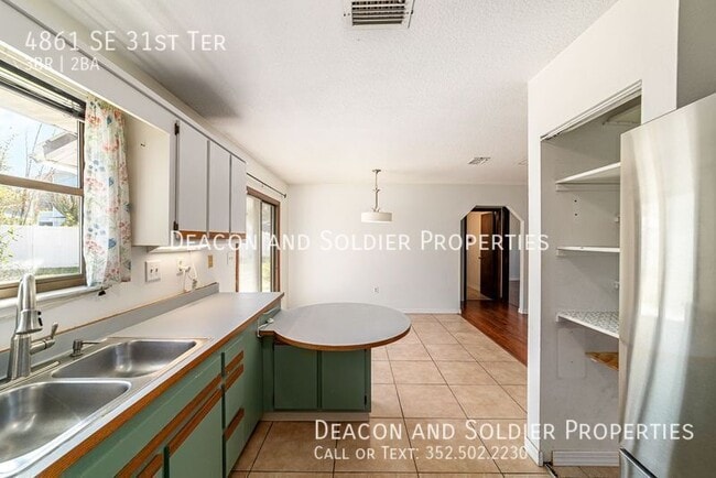 Building Photo - 4861 SE 31st Terrace