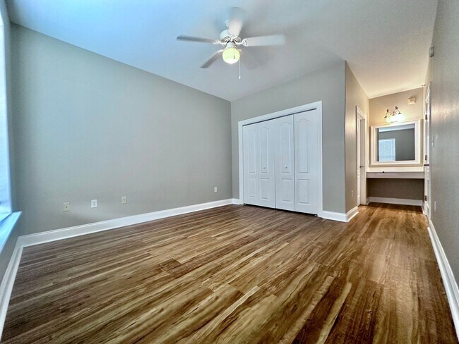 Building Photo - Newly renovated 2 Bed/2 Bath condo in heart of Destin