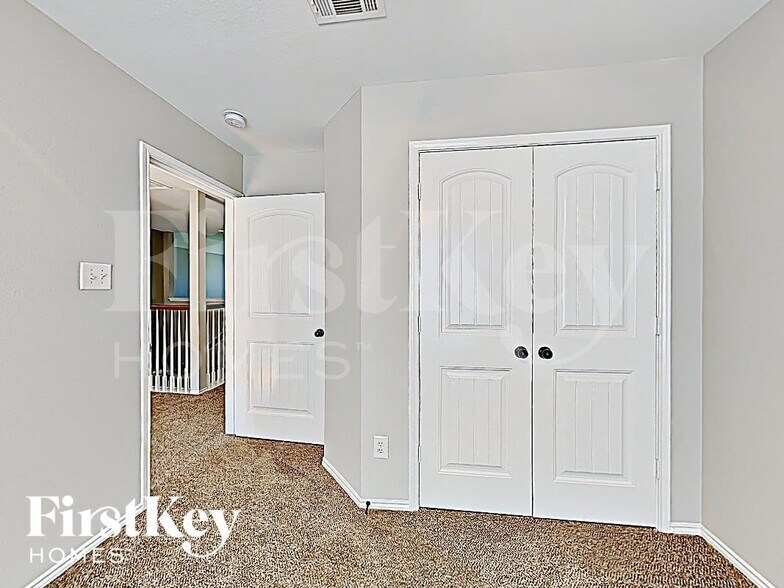 Building Photo - 3001 Wren Ln