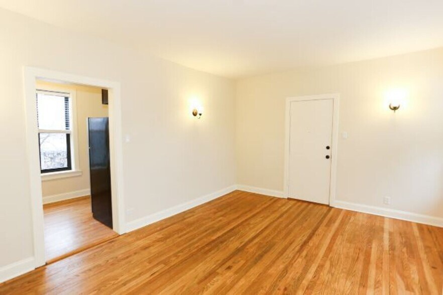 Building Photo - 4127 N Ashland Ave