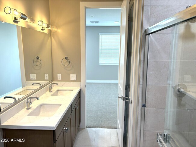 Building Photo - 1019 E Pasadena Ave