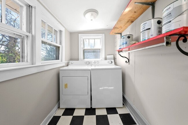 Building Photo - 2 Bedroom Home Near APSU Campus For Rent!