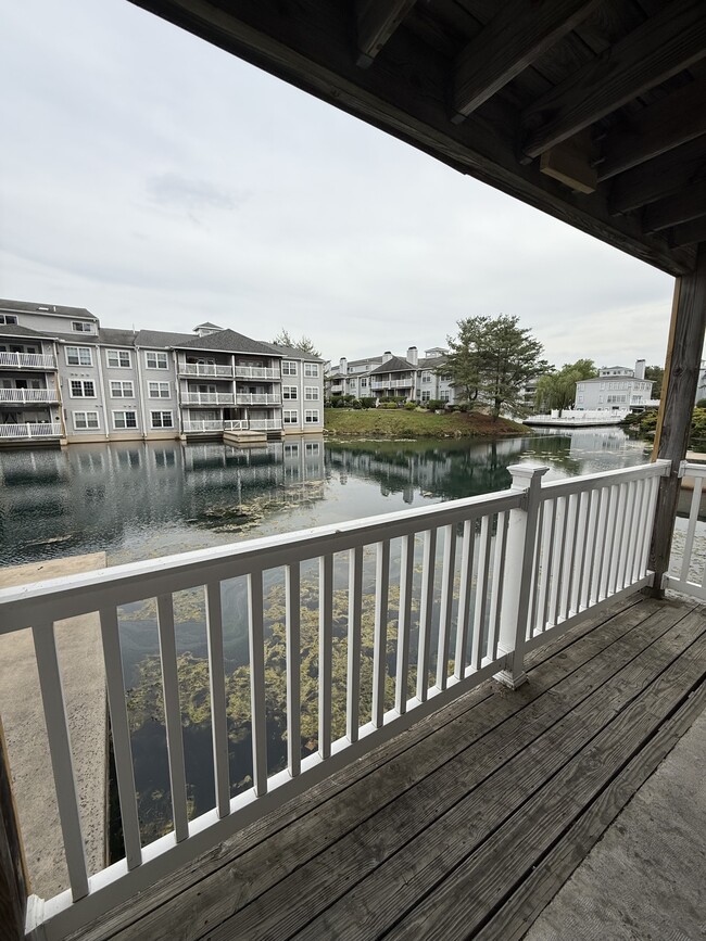 Building Photo - 1301 Waters Edge Dr