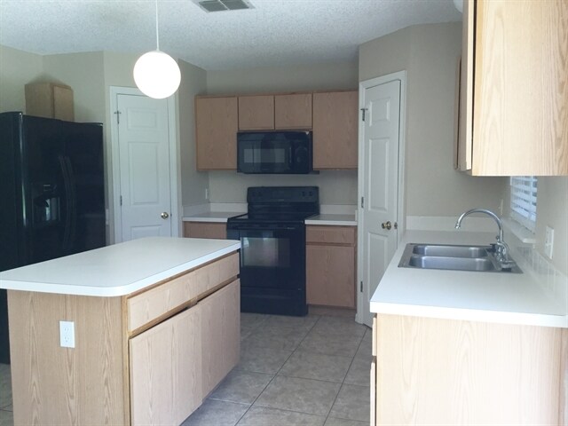 Building Photo - 1099 Welch Hill Cir