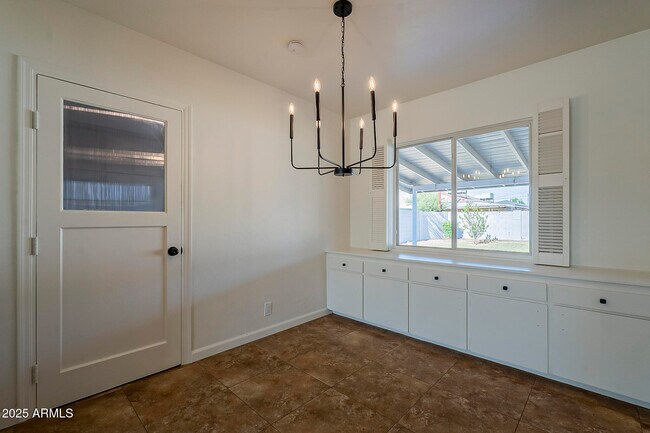 Building Photo - 481 N Sunset Dr