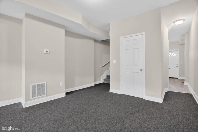 Building Photo - 2942 Arunah Ave