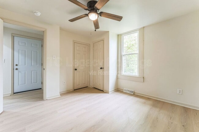 Building Photo - 421 Walnut Ave