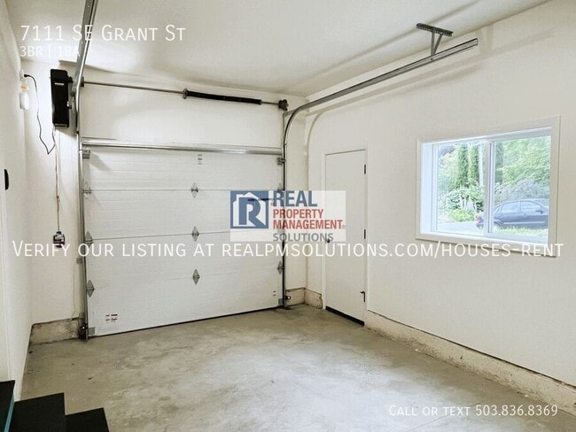 Building Photo - 7111 SE Grant St