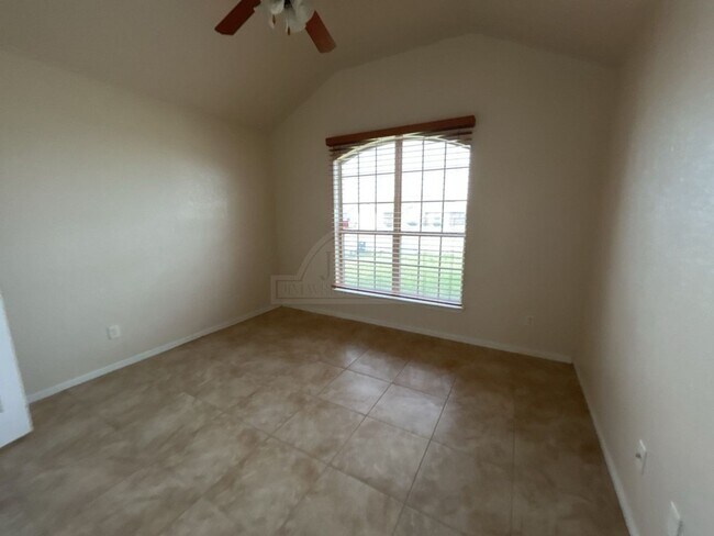 Building Photo - 710 Aries Ave