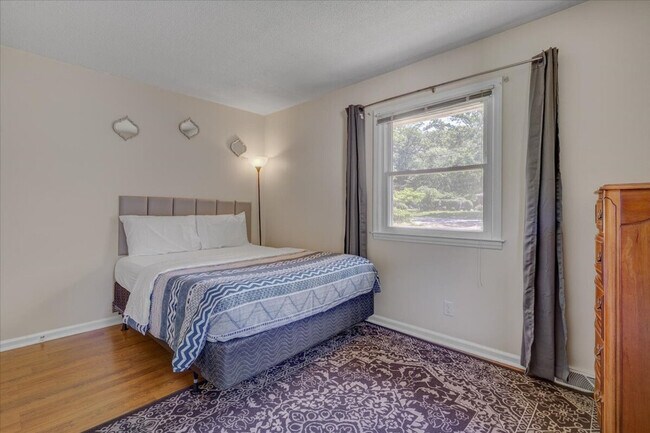 Building Photo - 102A White Oak Dr