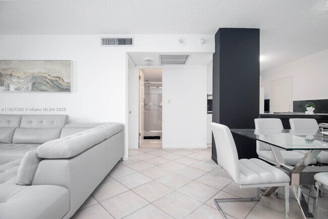 Building Photo - 5555 Collins Ave