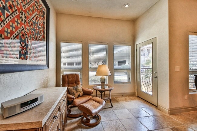 Building Photo - 280 S Luce Del Sol