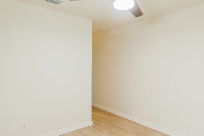 Building Photo - 208 Grande Lake Dr