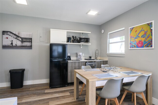 Building Photo - 1020 N Victoria Park Rd