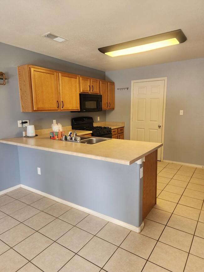 Building Photo - 4984 Kyler Rd