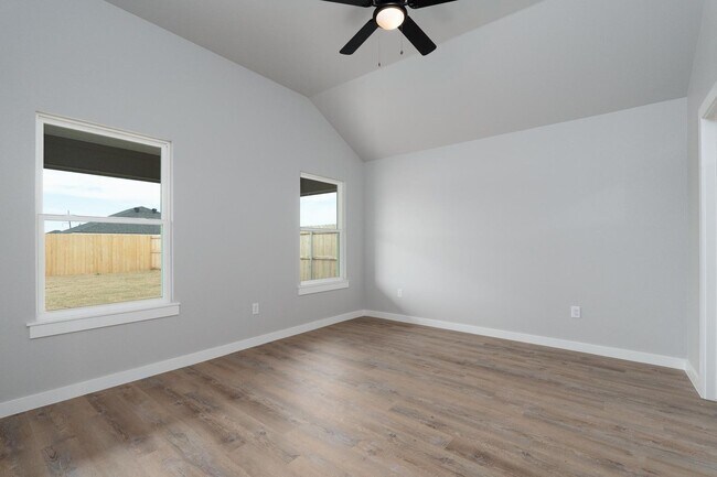 Building Photo - Spacious 3 Bedroom Home Located Less Than 15 Minutes from Stargate with Beautiful Modern Finishes...