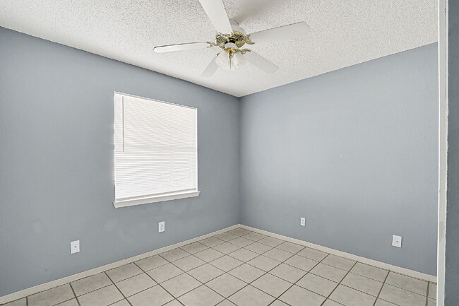 Building Photo - "Charming 3-Bedroom Home in El Paso with Spacious Living Areas – 1251 Sq Ft of Comfort!"