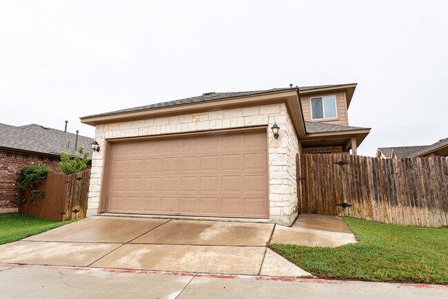 Building Photo - 605 Allenscreek Way-