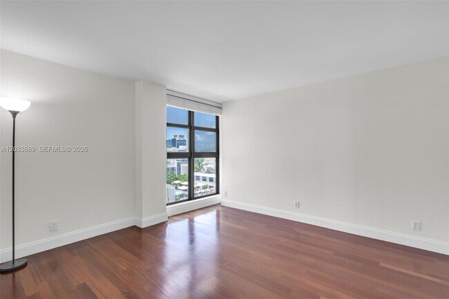 Building Photo - 1800 Collins Ave