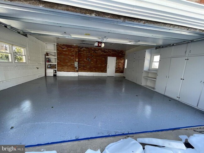 Building Photo - 5300 Summit Dr