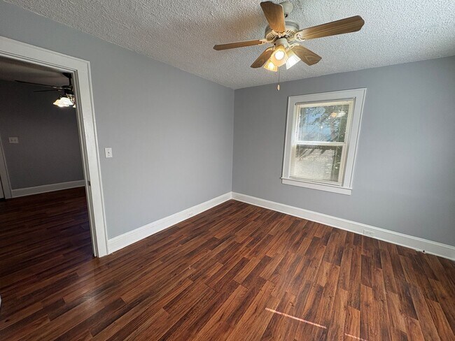Building Photo - Charming 2 Bedroom home in Ashley Park