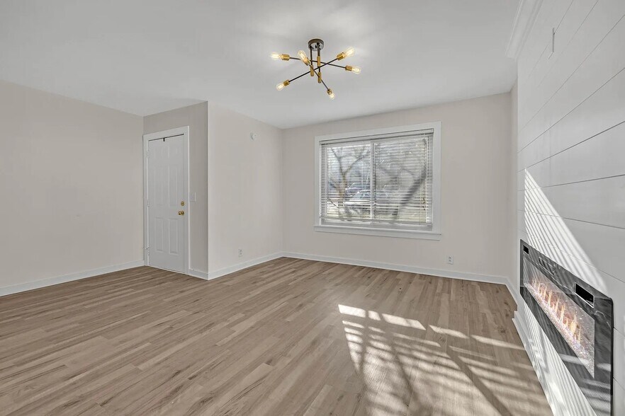 Living room and entry - 4958 Edmondson Pike
