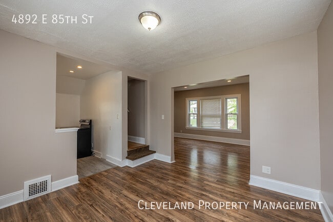 Building Photo - Wonderfully Renovated Colonial