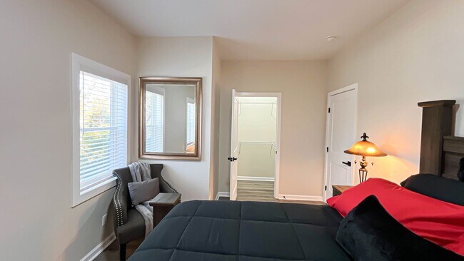 Building Photo - 2813 Mead Rd