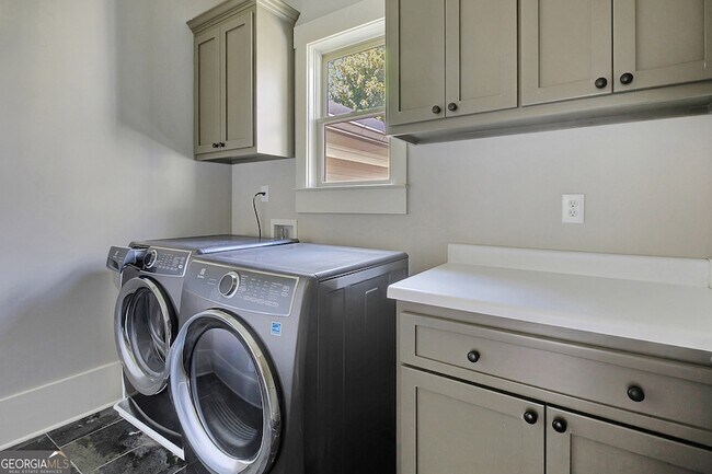 Building Photo - 10659 Serenbe Ln