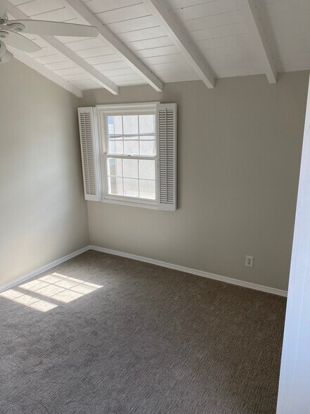 Building Photo - 320 Sapphire Ave