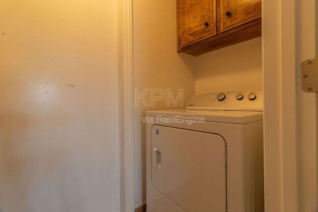 Building Photo - 2414 Shropshire Dr