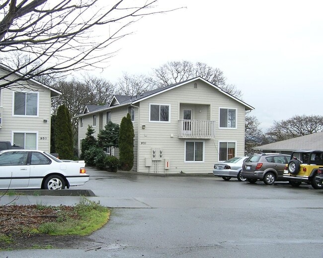 Building Photo - 970 SE Ireland St