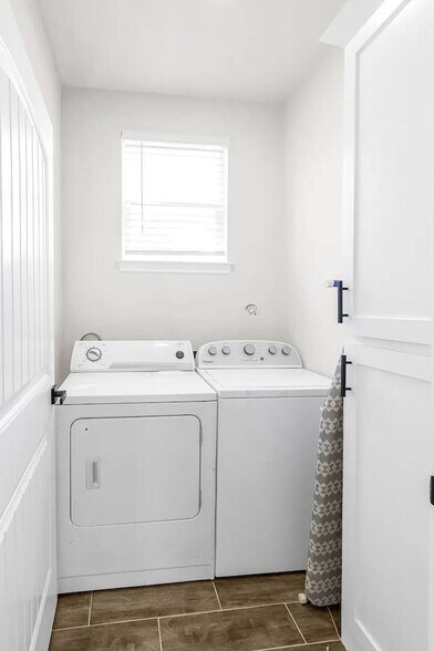 Building Photo - 3518 Dennis St