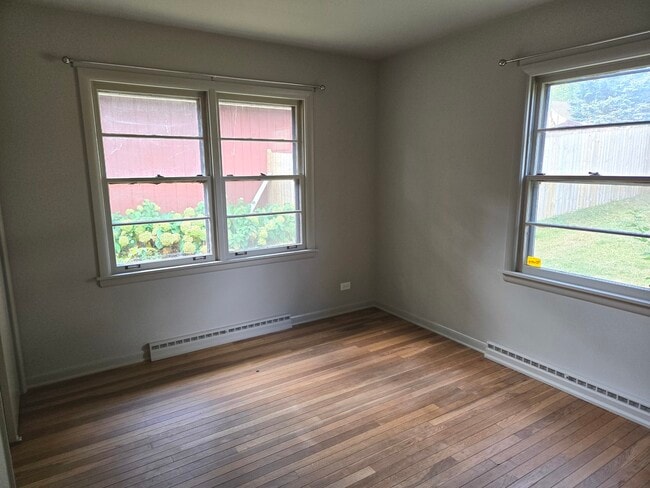 Building Photo - 448 Hubbard Ave