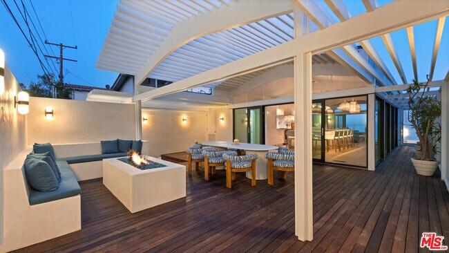 Building Photo - 27044 Malibu Cove Colony Dr
