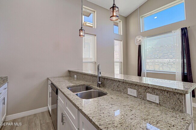 Building Photo - 1031 Vinton Ave