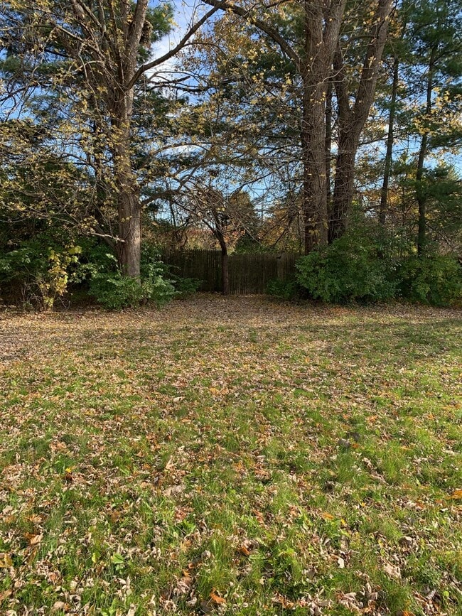 Building Photo - 818 Eastchester Dr